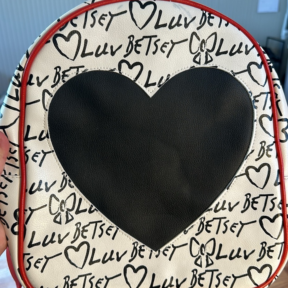 Betsey Johnson Heart Backpack♥️ EUC - Picture 4 of 6